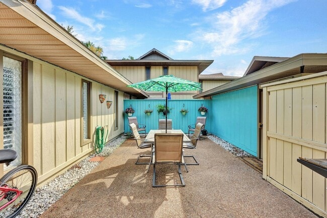 Building Photo - 4280 Island Cir