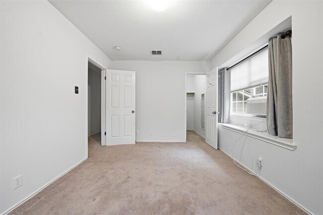 Building Photo - 5801 Marchmont Ln