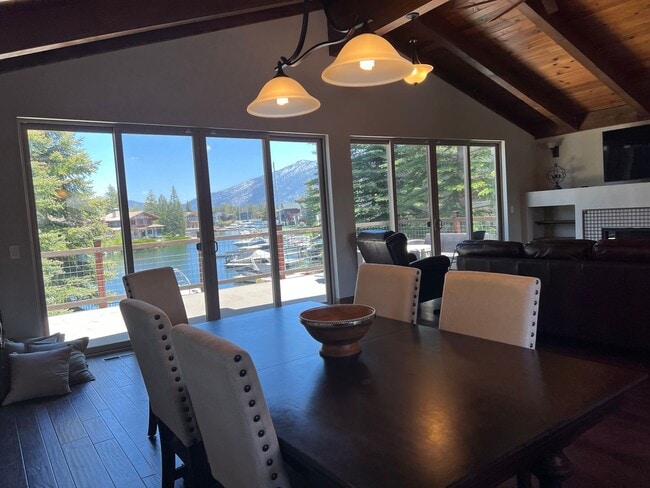 Building Photo - Beautiful pet friendly home with amazing views and private boat dock avail. Now! W/ lots of extra...