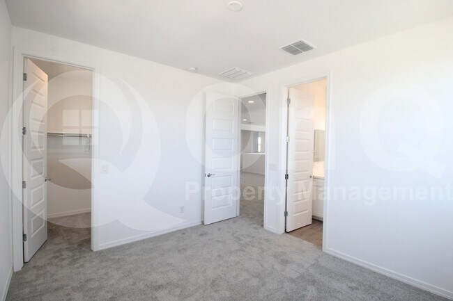 Building Photo - 19031 E Braeburn Ln