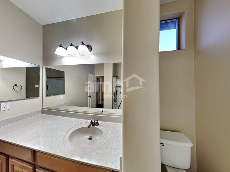 Building Photo - 7592 W Ranchers Dr