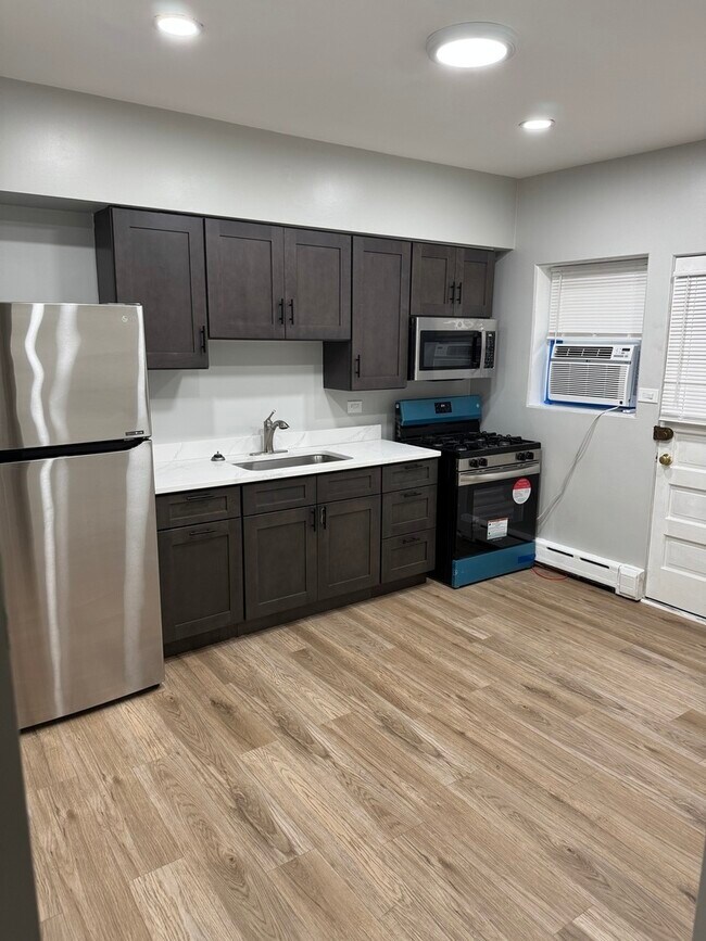 Building Photo - 4404 N Melvina Ave
