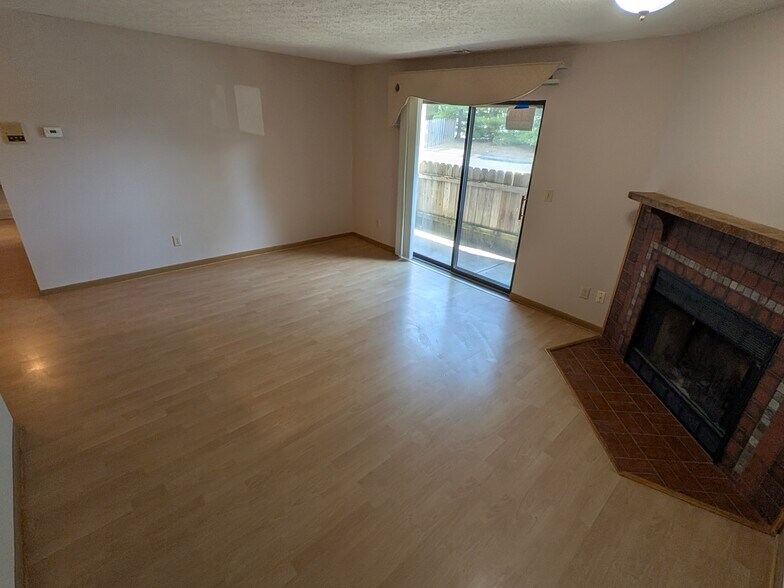 Building Photo - 2163 Hedgerow Rd