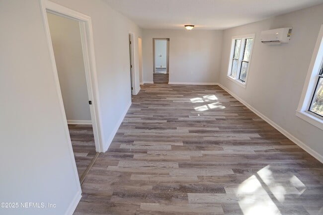 Building Photo - 505 N 9th St