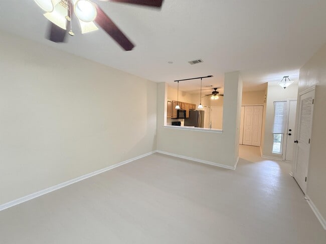 Building Photo - 374 Scrub Jay Dr