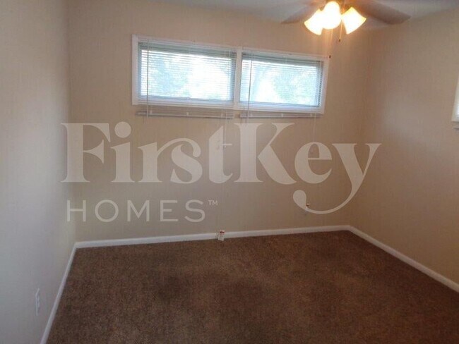 Building Photo - 501 Harmony Dr