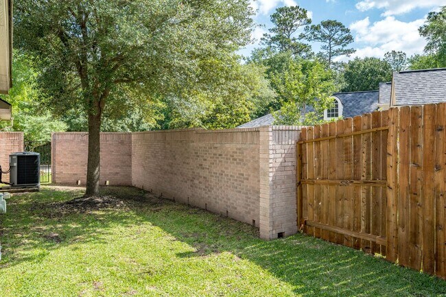 Building Photo - 11 E Sienna Pl