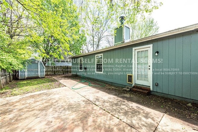 Building Photo - 2032 N Leverett Ave