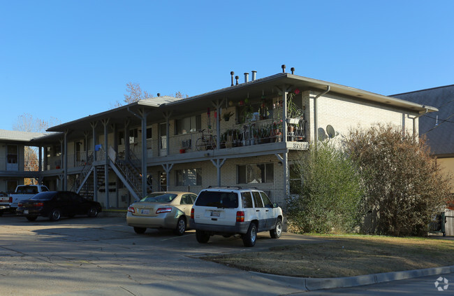 Building Photo - 3701 S Indianapolis Ave