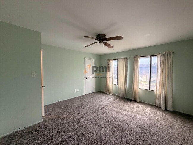 Building Photo - 354 E 60th Dr