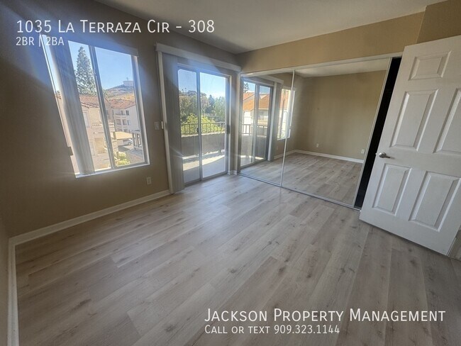 Building Photo - 1035 La Terraza Cir