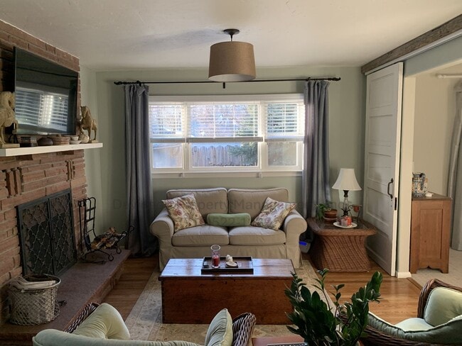 Building Photo - Updated 3 Bedroom Rancher in Middle Shooks...