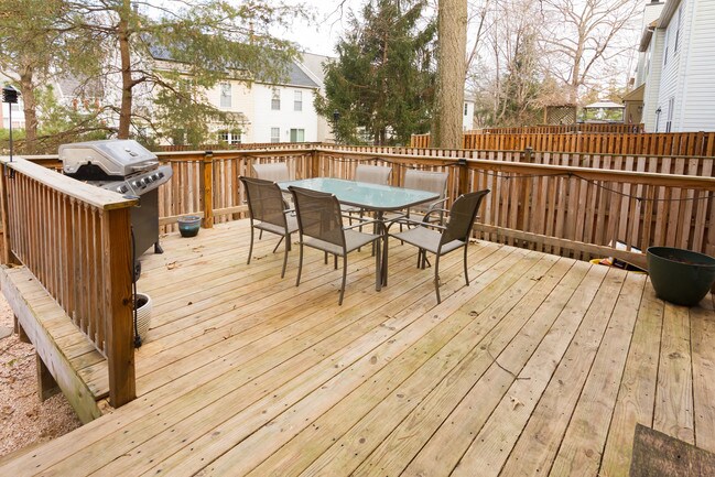 Building Photo - 707 Lions Gate Ln