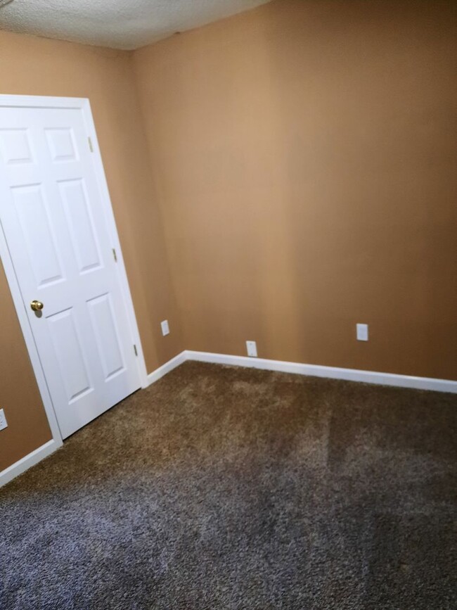 Building Photo - RENT ME!!!  MOVE IN SPECIAL OFFERED! PRICE...