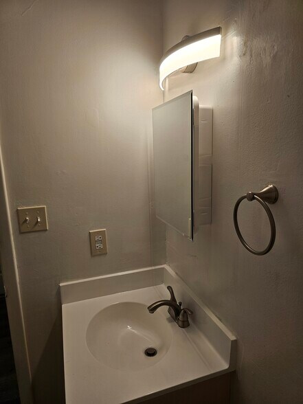 Building Photo - 500 Fairway Village Dr