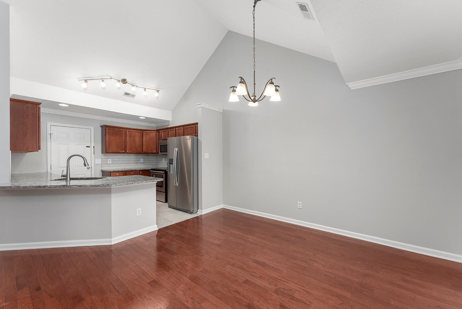 Building Photo - 3504 Oak Villa Way