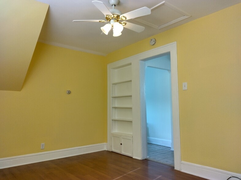 Building Photo - 25 Parkview Ave