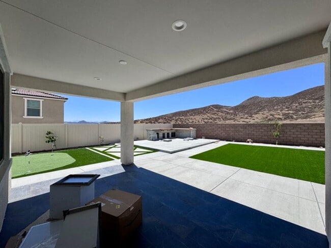 Building Photo - Spacious 5BD/3BA Home with Loft, Solar & B...