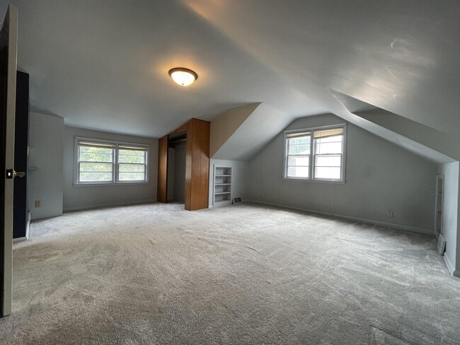Building Photo - 317 15th Ave N