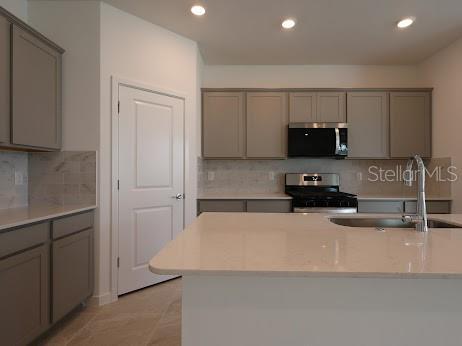 Building Photo - 1226 Kazaz Ct