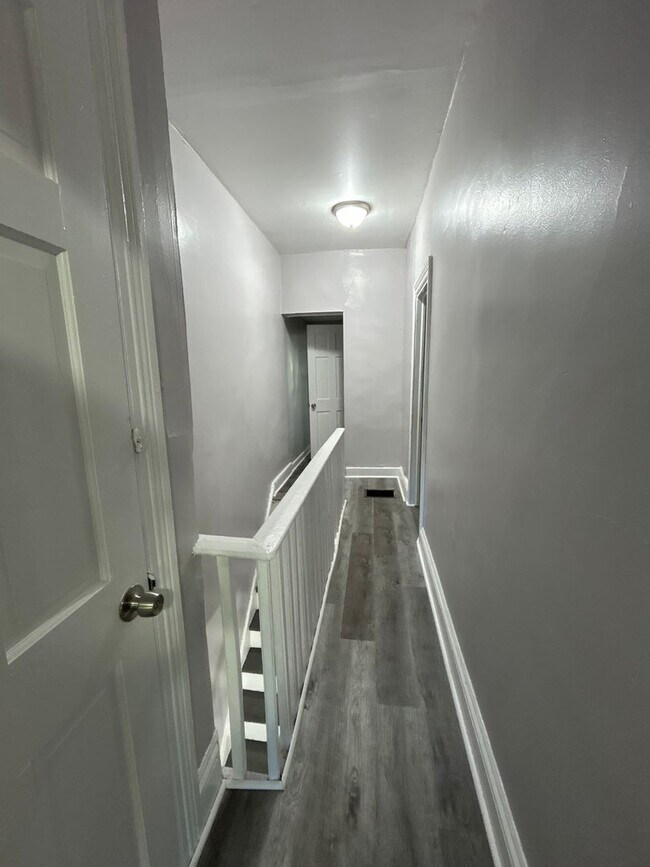 Building Photo - 89 Poplar St