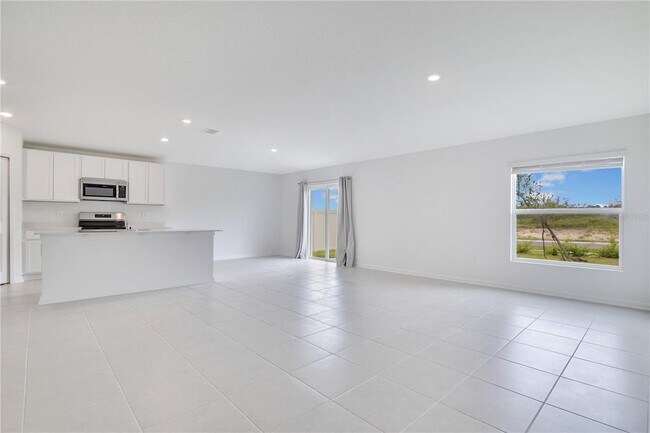 Building Photo - 2494 McKinley Dr
