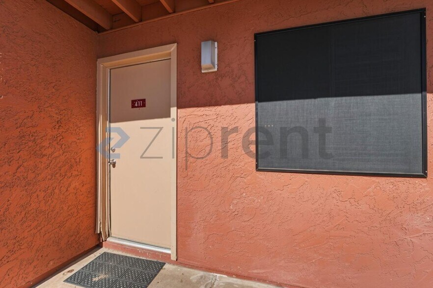Building Photo - Unit 411