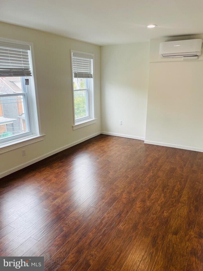 Building Photo - 442 W Hanover St