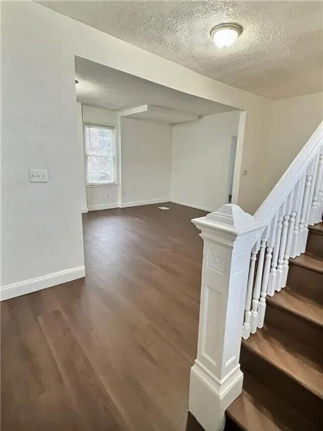 Building Photo - 2006 Agnes Ave