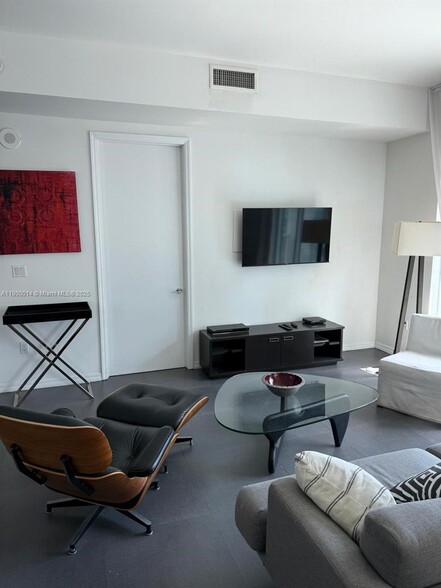 Building Photo - 55 SE 6th St