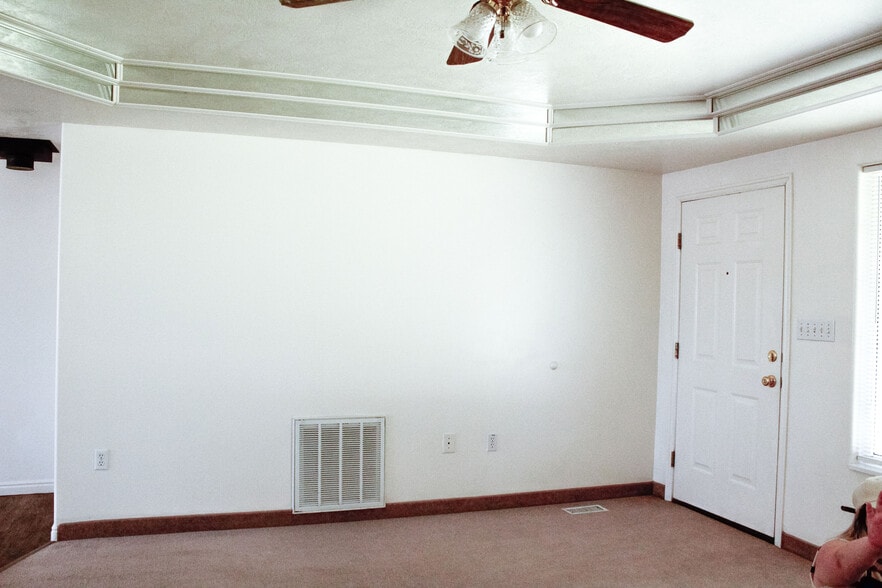Living Room - 4117 W 475 N