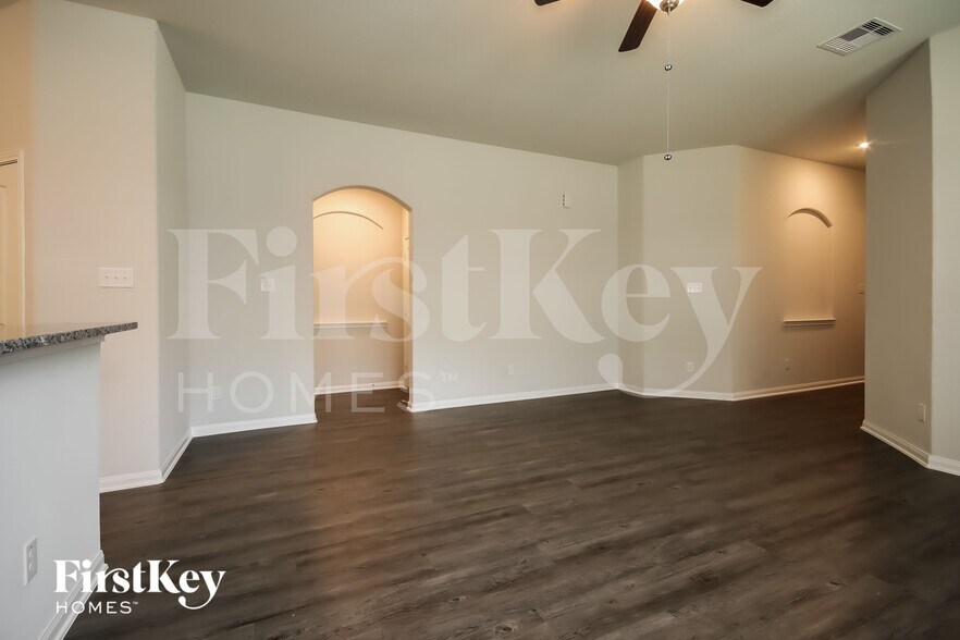 Building Photo - 123 Lk Wy Cir