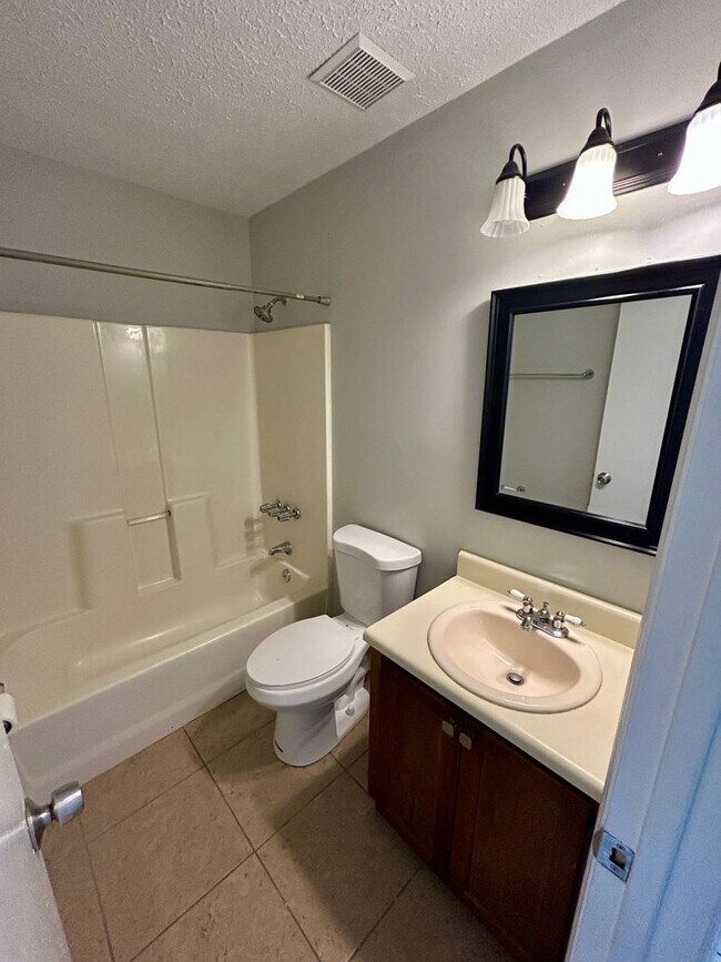 Building Photo - 166 Bordeaux Ln