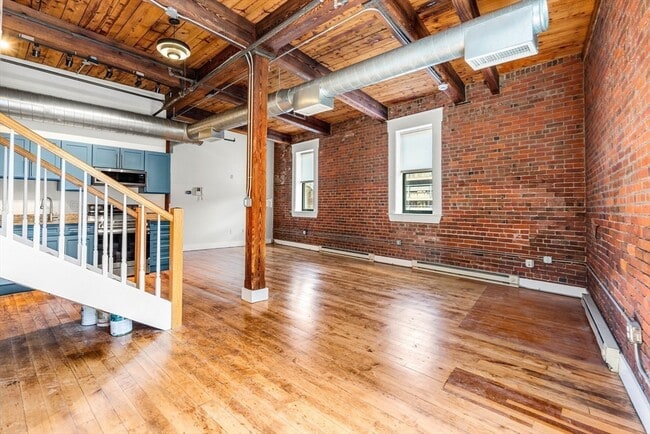 Building Photo - 49 Munroe St