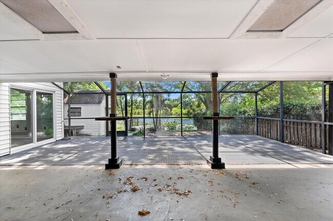 Building Photo - 2257 Lake Dr