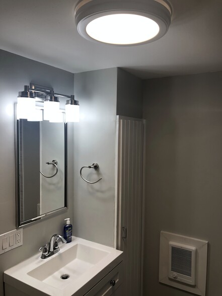 Building Photo - 108 Clinton St