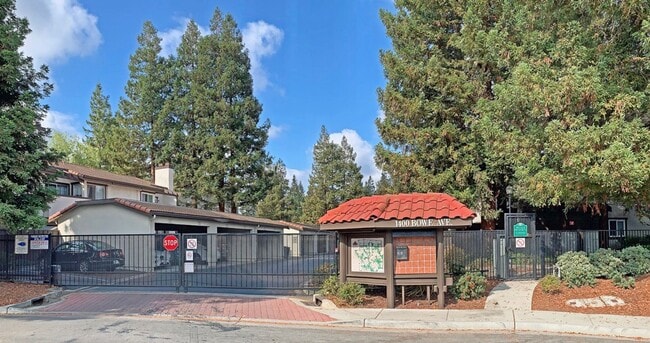 Building Photo - Beautifully Updated 2 Bedroom, 2 Bathroom ...