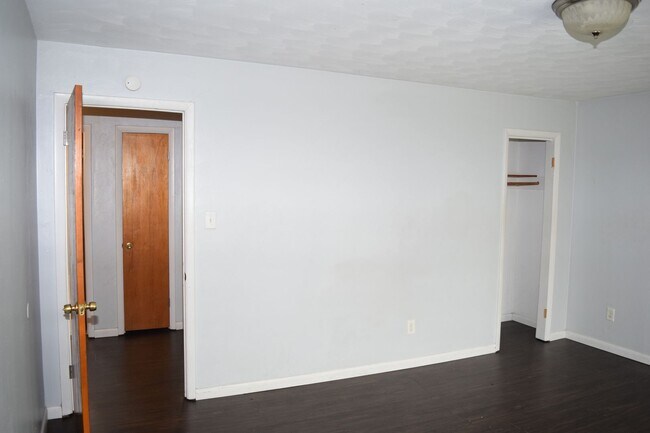 Building Photo - 215 Settlers Landing Road