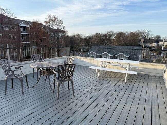 Building Photo - Modern 2 Bedroom Condo in the Heart of Melrose