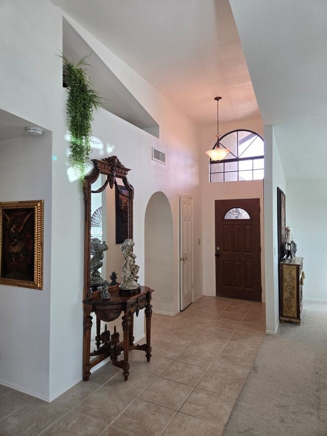 Building Photo - 11246 E Poinsettia Dr
