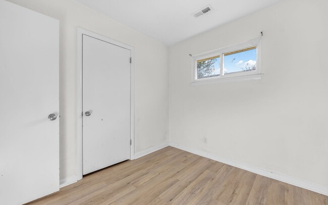 Building Photo - 2827 Grandy Ave