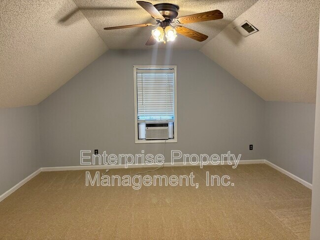 Building Photo - 535 Fox Run Ln