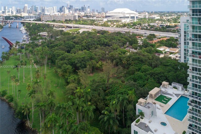 Building Photo - 1871 NW S River Dr