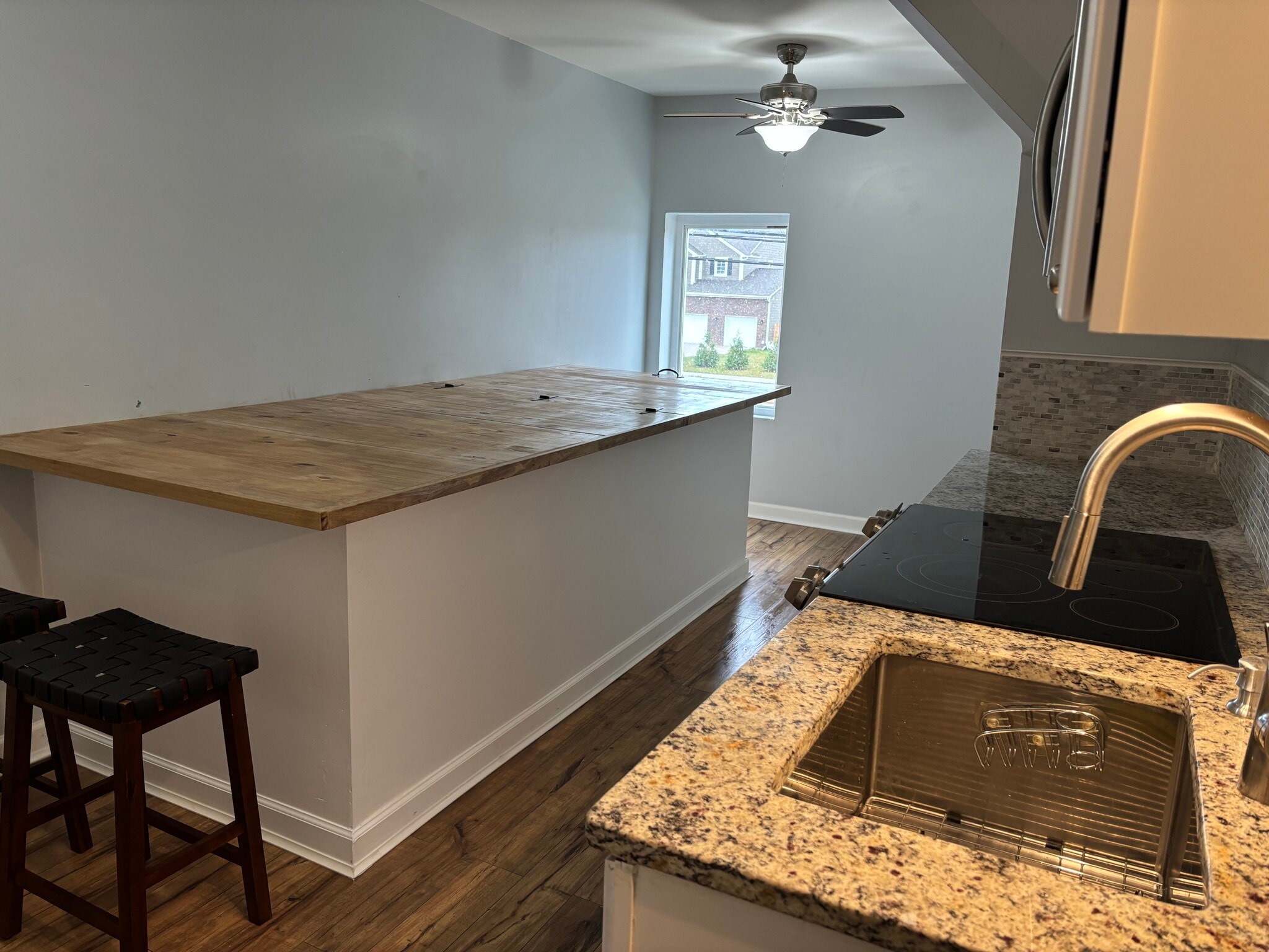 Building Photo - 2475 E Maple Rd