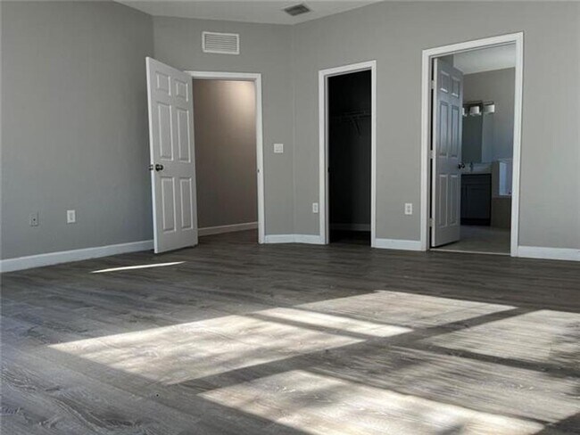 Building Photo - 349 NE 36th Terrace