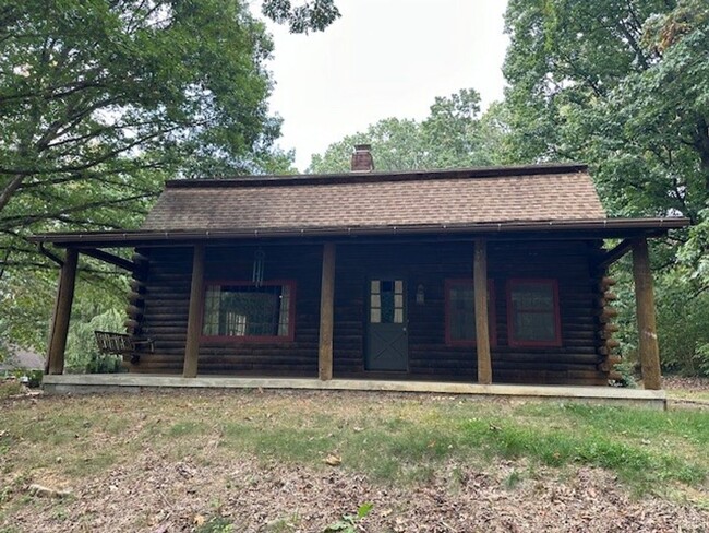 Building Photo - Country Charmer-4 Bedroom Log Home