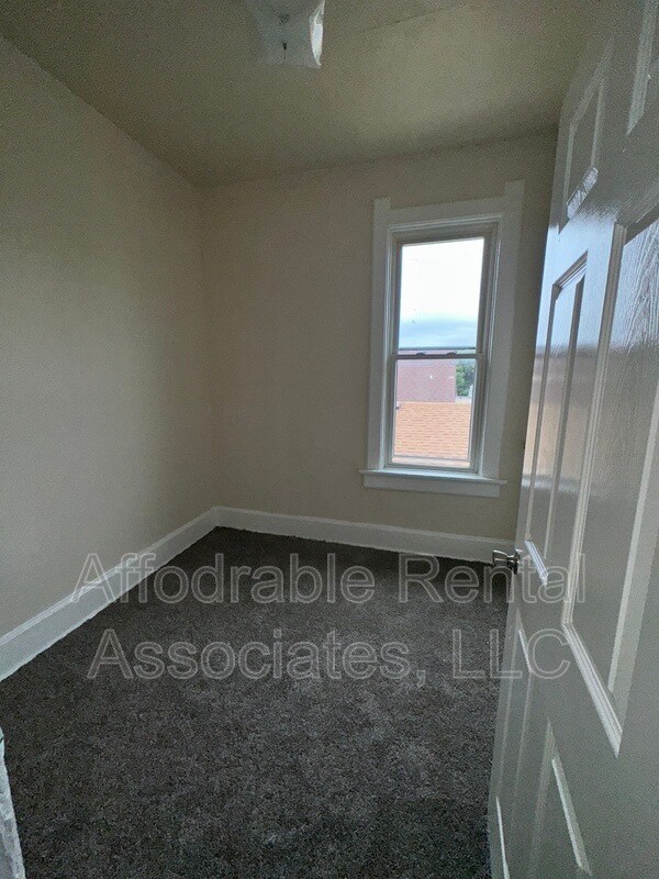 Building Photo - 1428 S 11th St