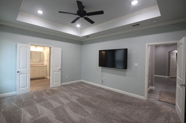 Building Photo - Coming Soon! Stunning 3 Bed 2 Bath Home on...