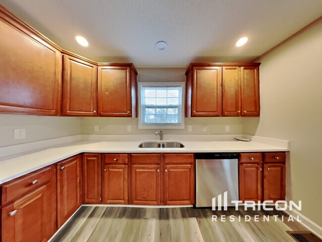 Building Photo - 750 Northview Dr