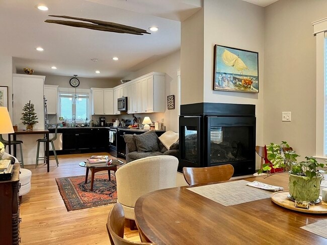 Building Photo - 9 Sherman St